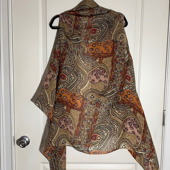 Fall print convertible chiffon vest. Size M/L - Picture 4 of 4